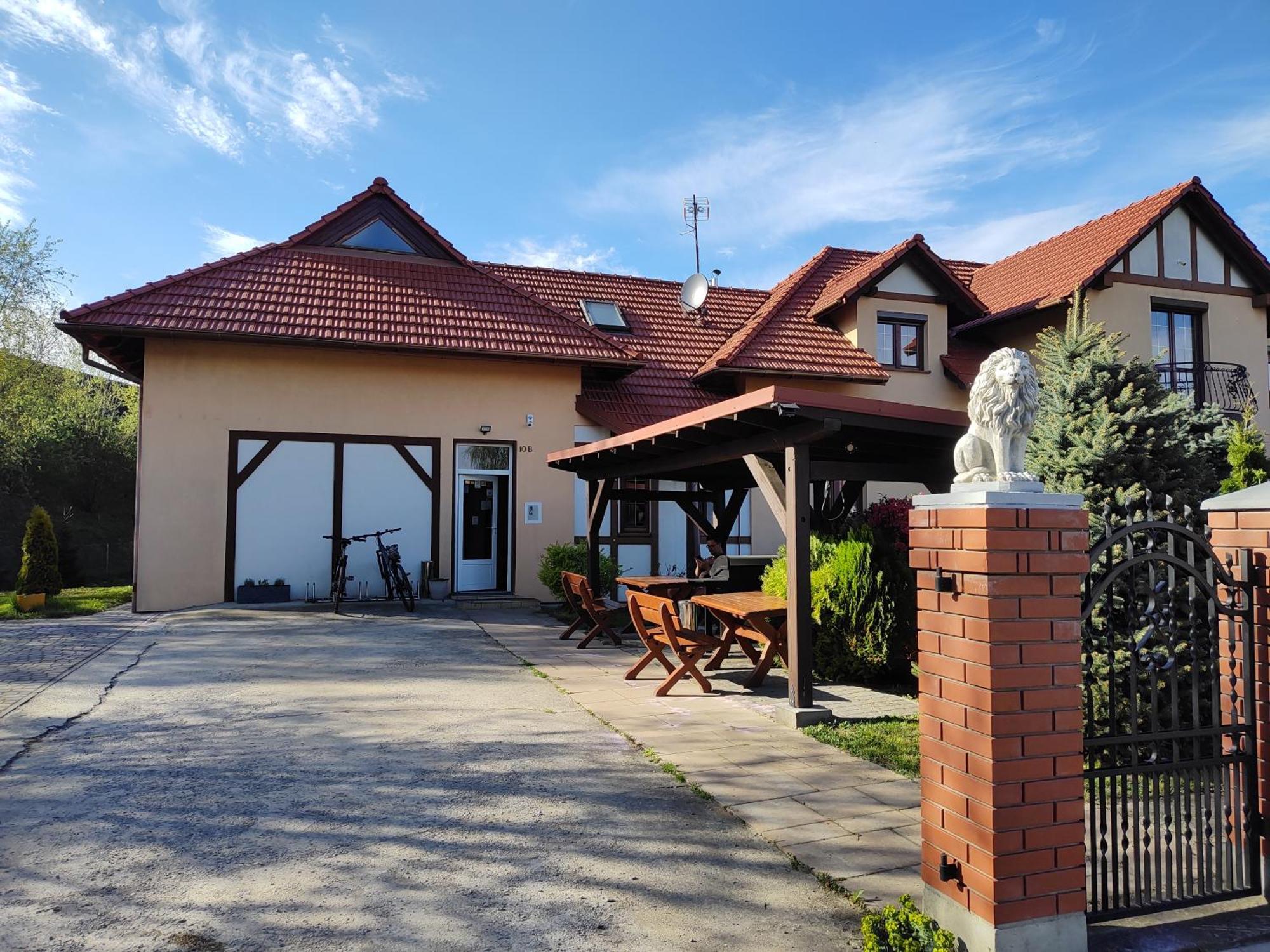 Lwi dworek LD Bed and Breakfast Jarosław Eksteriør billede